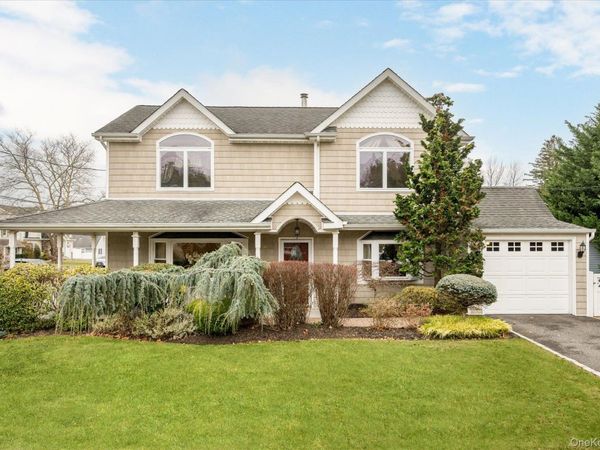 8 Hillside Lane, Syosset, NY 11791