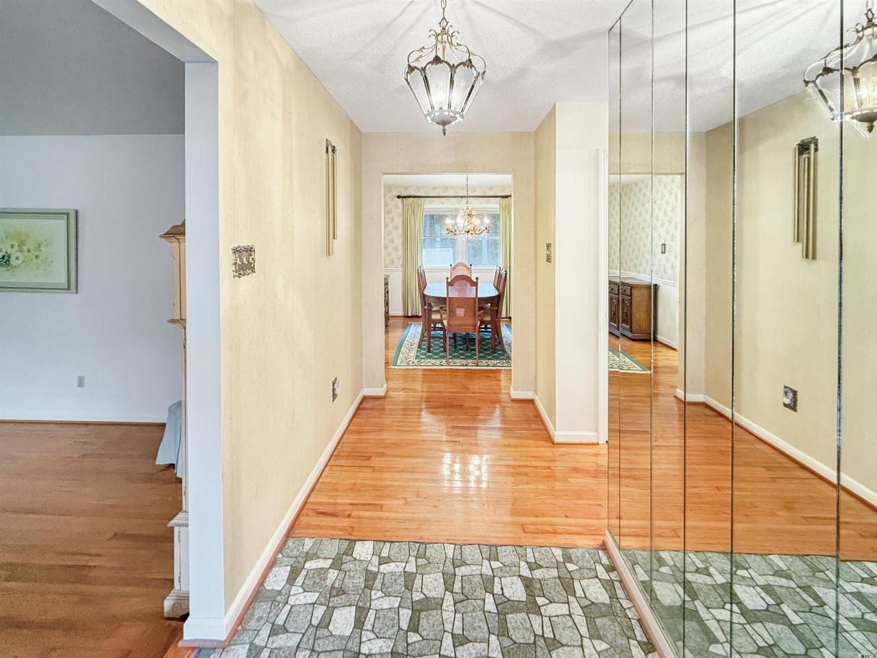 76 Brock St. Photo 10