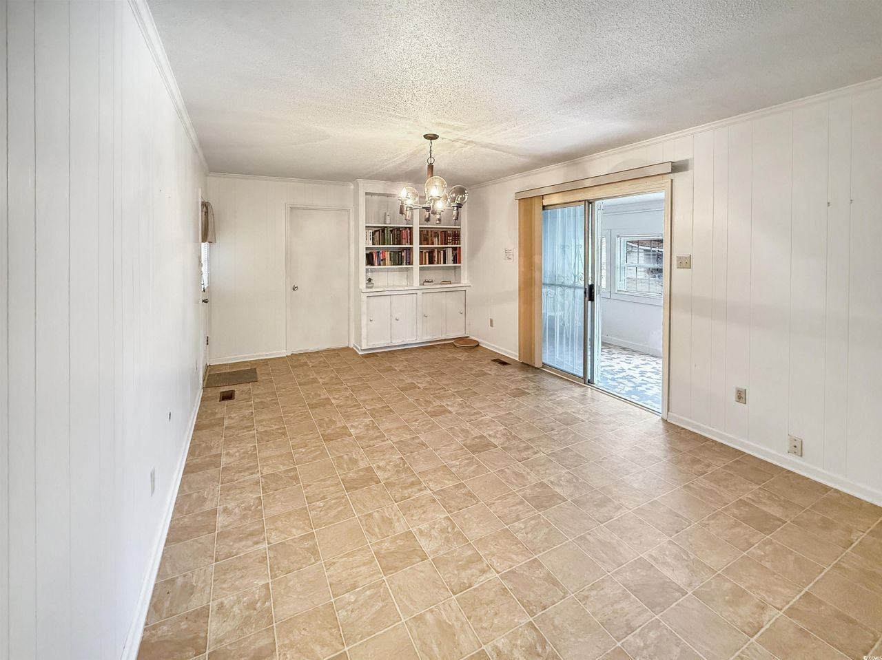 76 Brock St. Photo 13