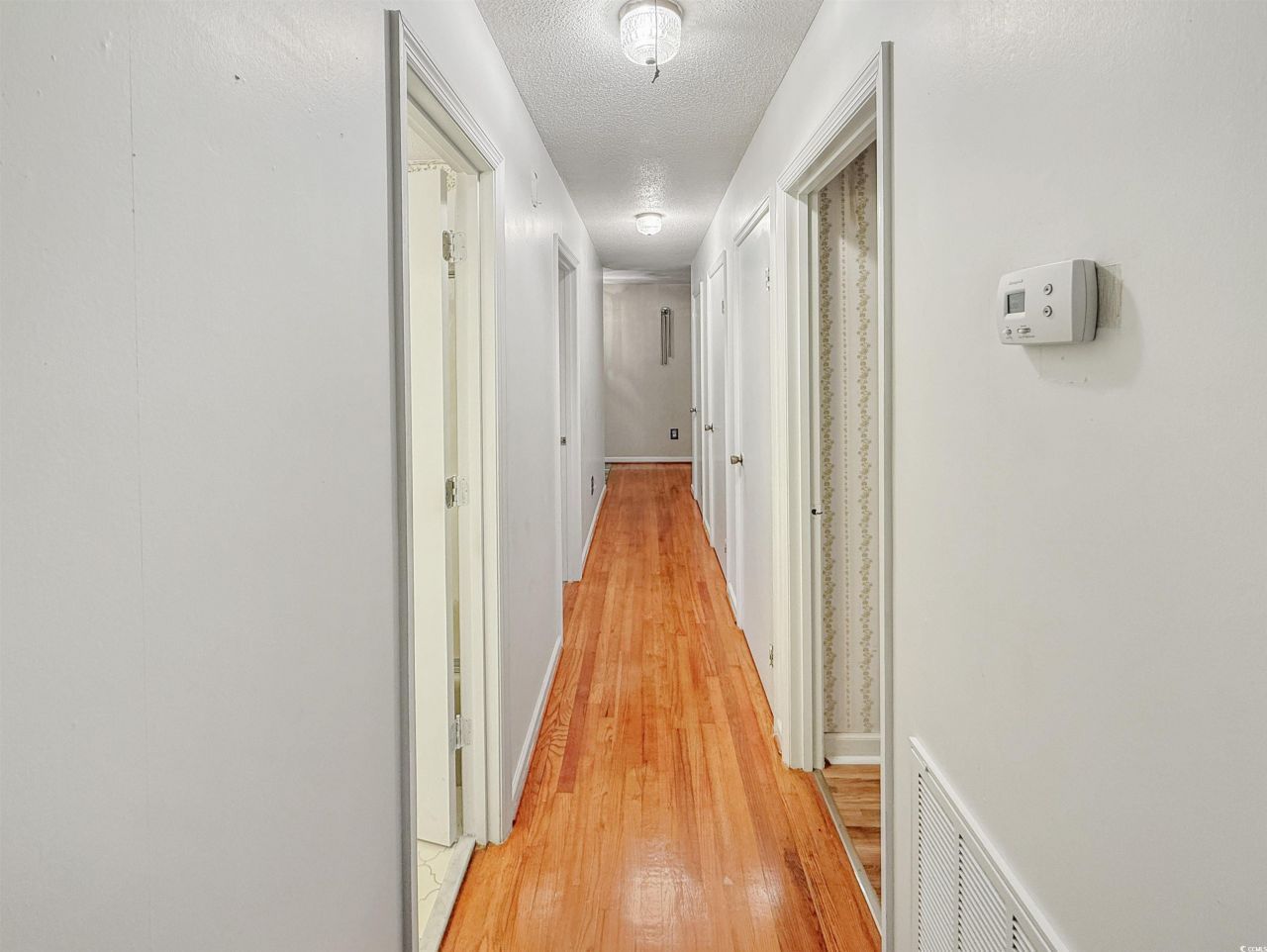 76 Brock St. Photo 15