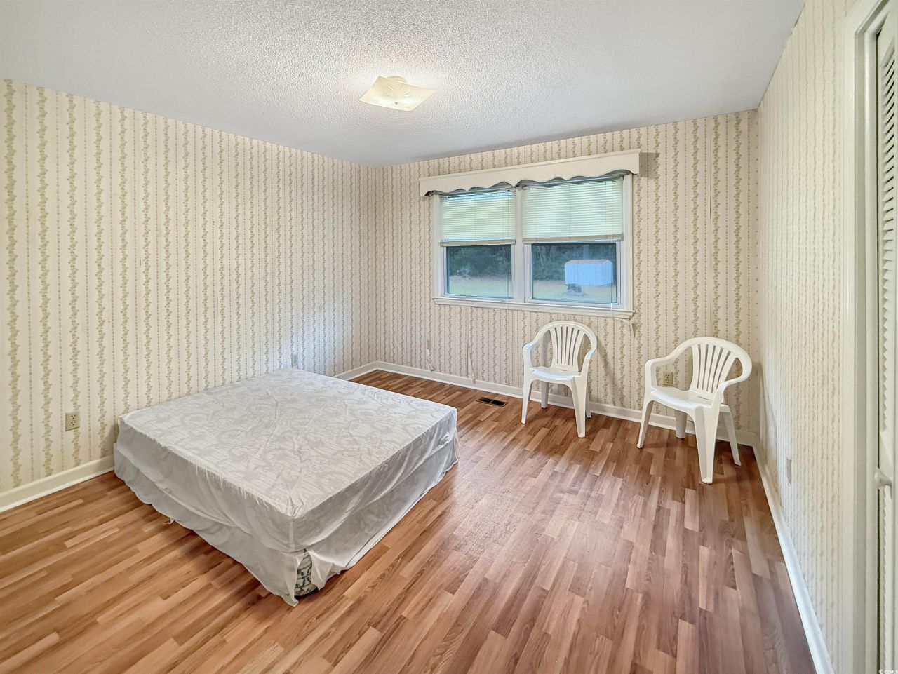 76 Brock St. Photo 20