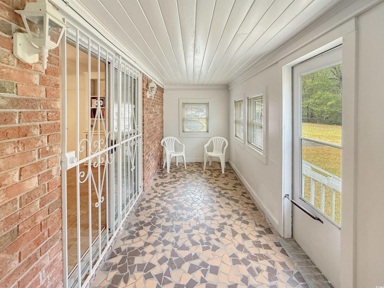 76 Brock St. Photo 23