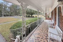 76 Brock St. photo 4