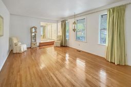 76 Brock St. photo 4