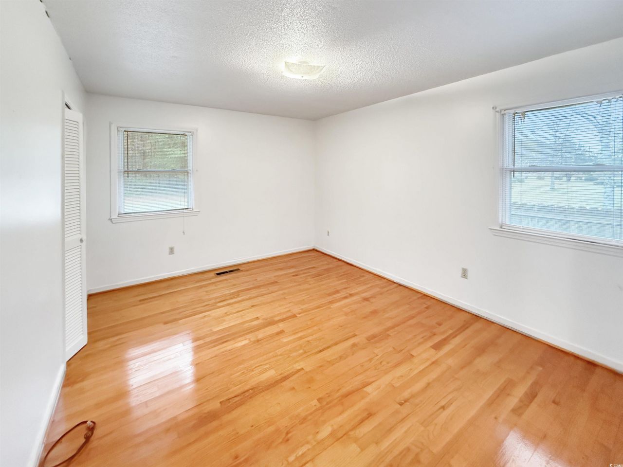 76 Brock St. Photo 5