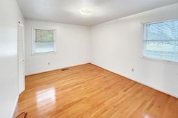 76 Brock St. photo 4