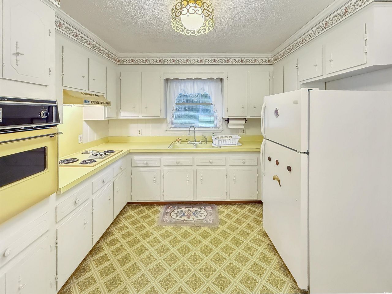 76 Brock St. Photo 6