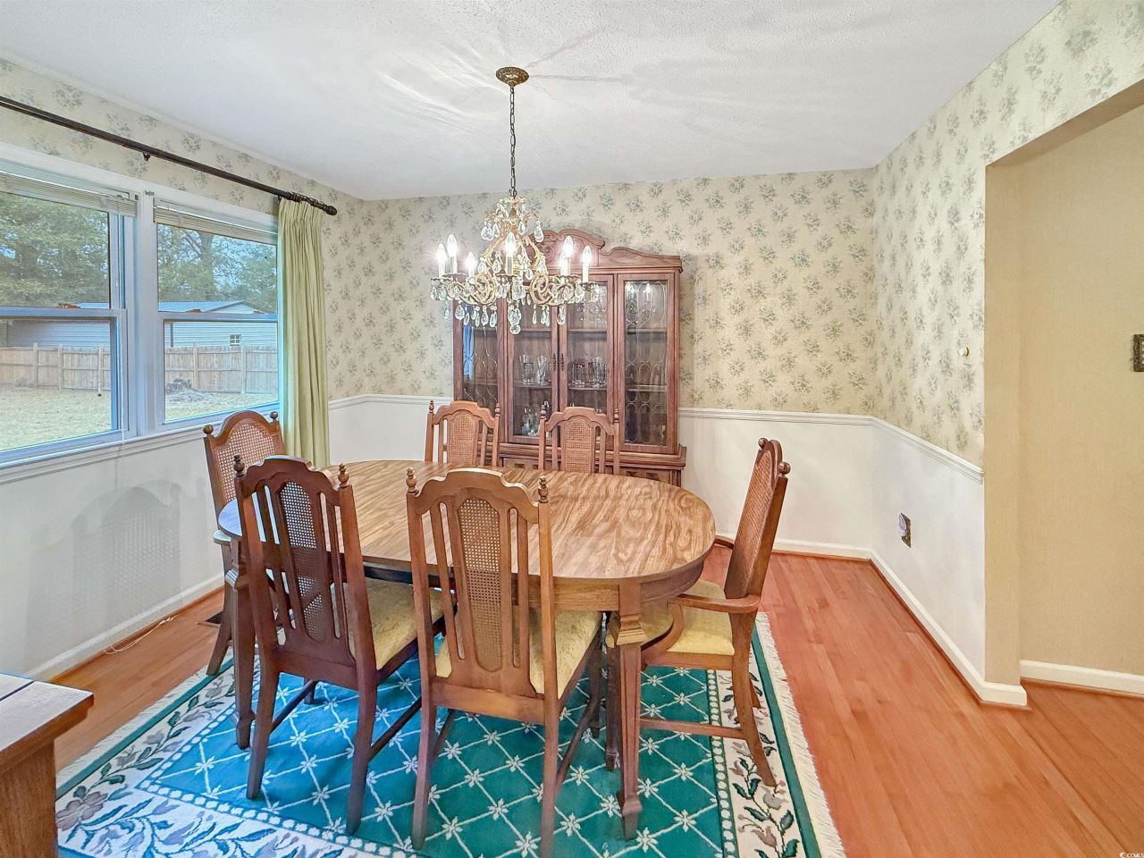 76 Brock St. Photo 9