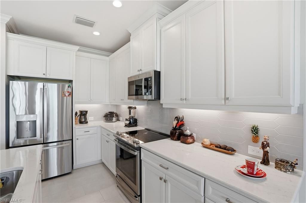 2647 Seychelles Cir, Unit 2206, Naples, FL 34112 Photo