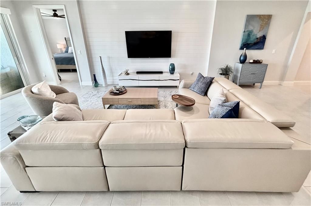 2647 Seychelles Cir, Unit 2206, Naples, FL 34112 Photo