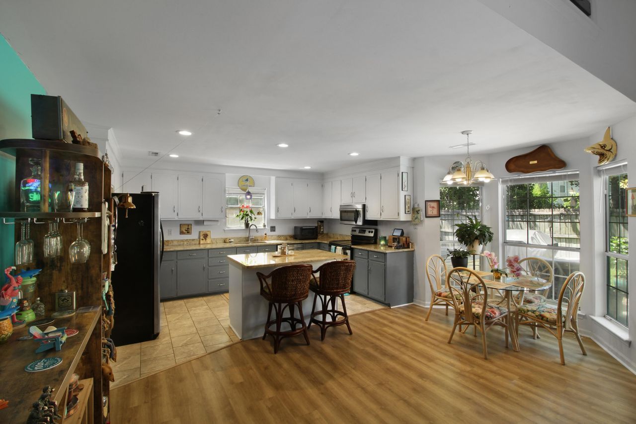 104 Excaliber Place Photo 11