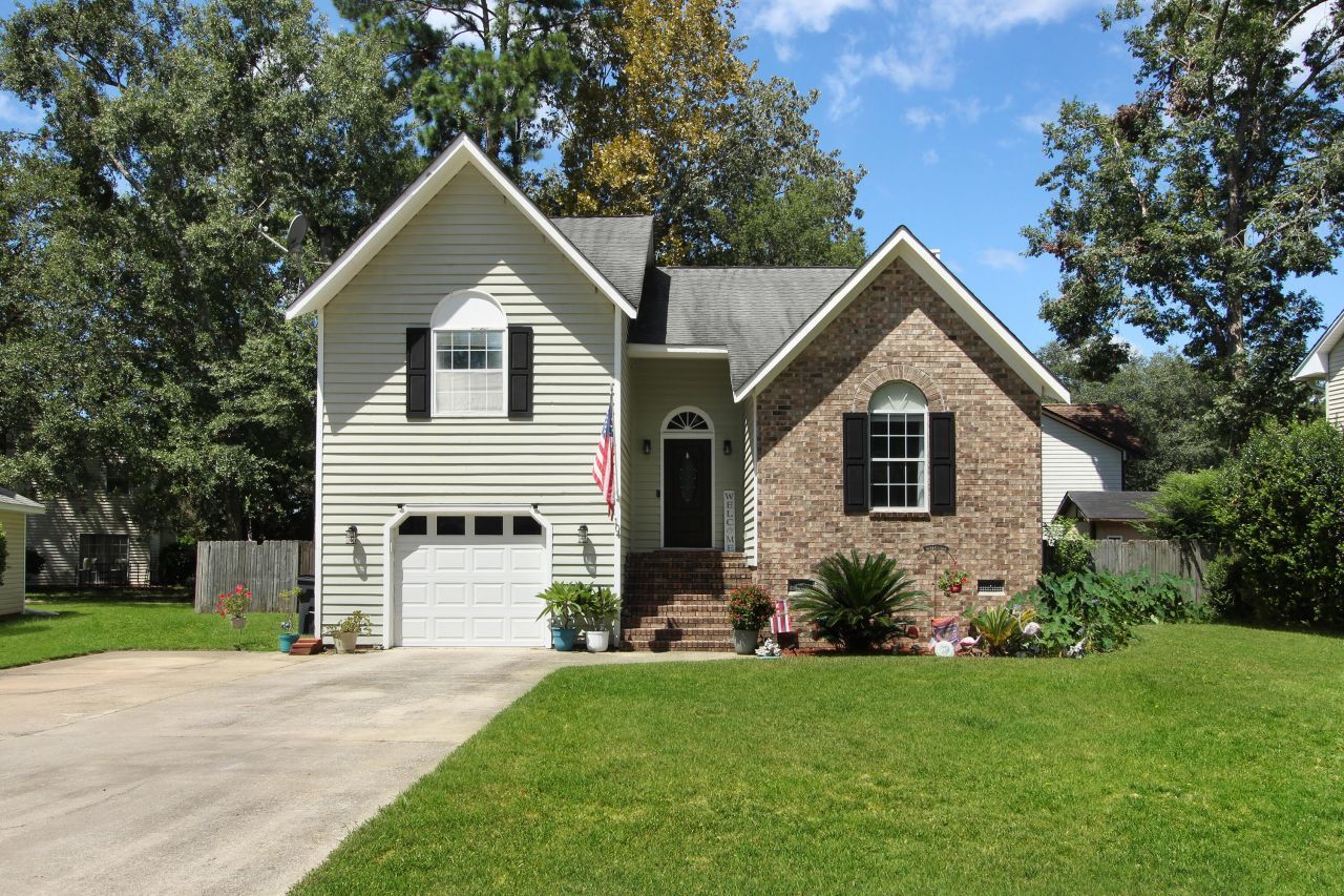 104 Excaliber Place Photo 2