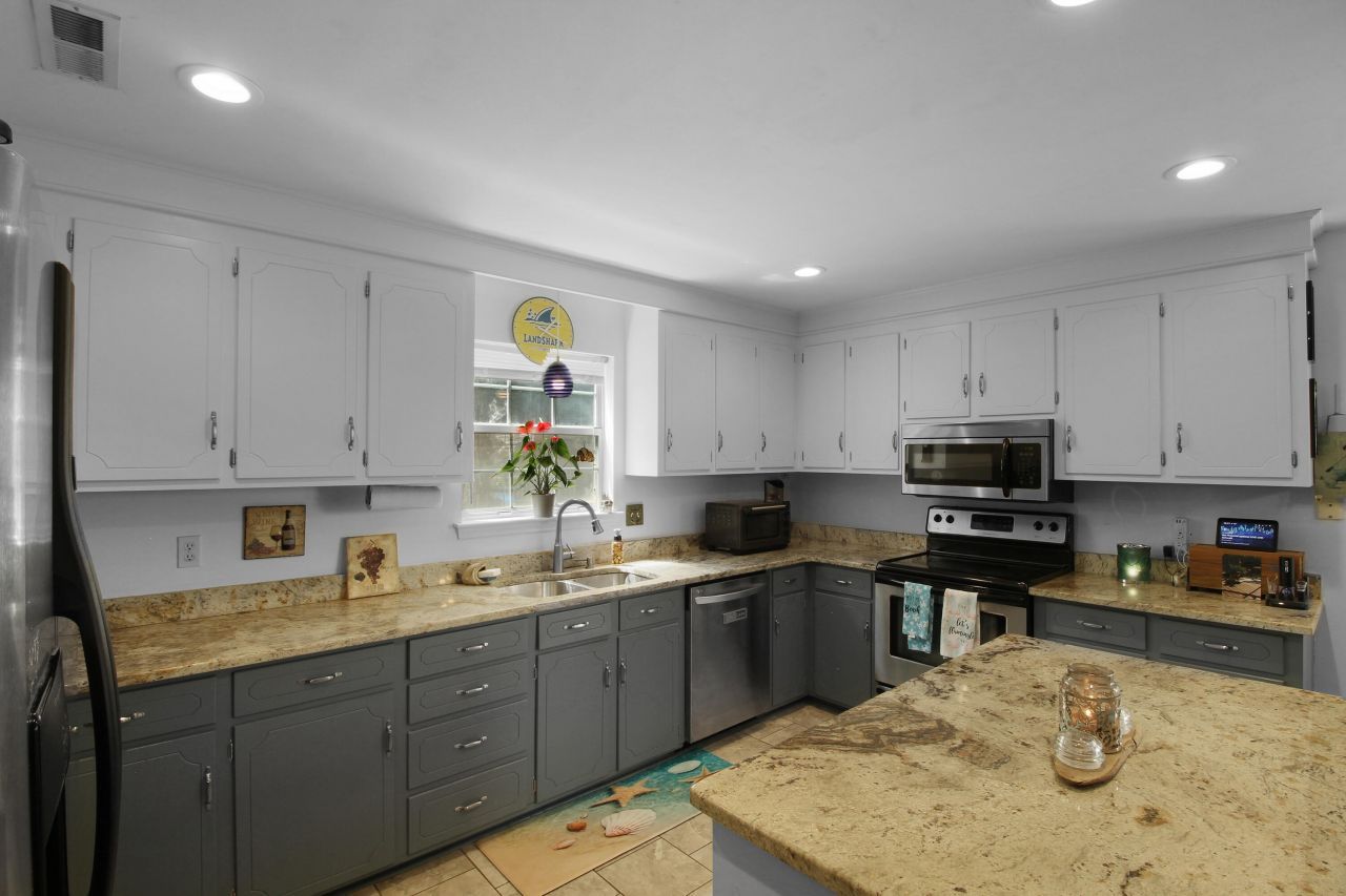 104 Excaliber Place Photo 7