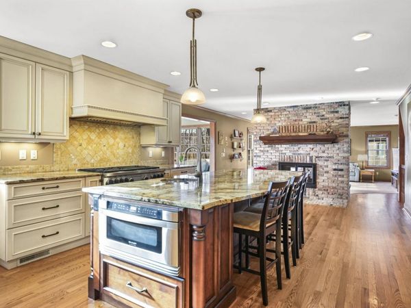 948 Timber Ridge Drive, Oregon, WI 53575