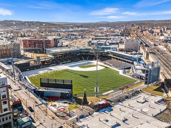 64 Green St, Worcester, MA 01604