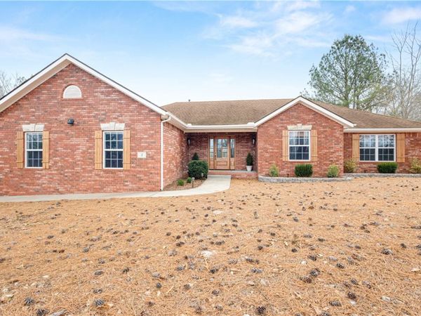 2 Granshire Lane, Bella Vista, AR 72714
