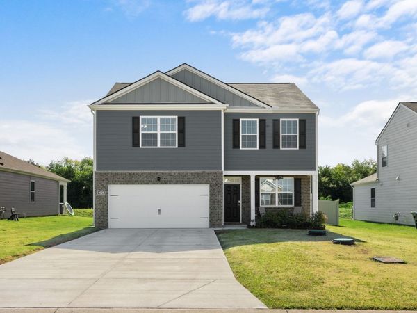 9028 Copenhagen Dr, Murfreesboro, TN 37129