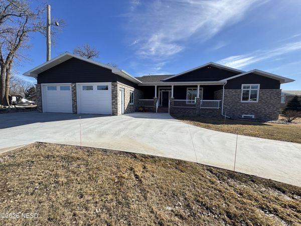620 N LAKE DRIVE, Watertown, SD 57201