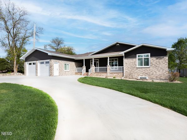 620 N LAKE DRIVE, Watertown, SD 57201