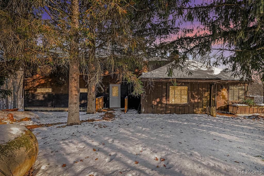 14325 Lakeshore Drive, Holly Township, MI 48442 Main Photo