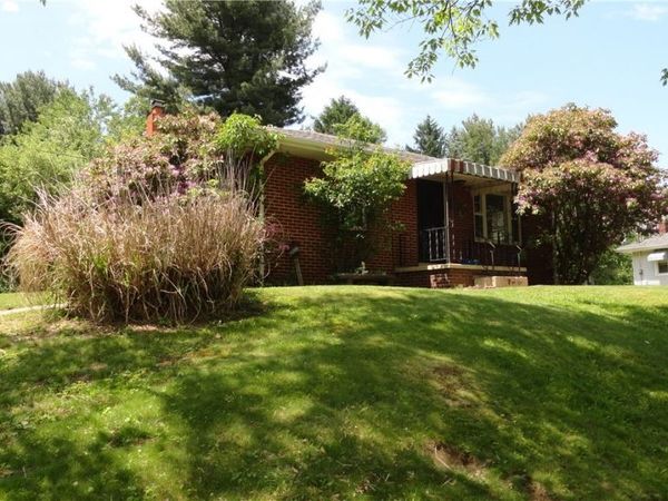 24 Hawthorne Lane, Chester, WV 26034