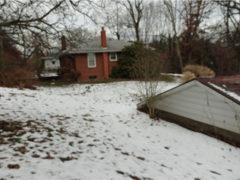 24 Hawthorne Lane, Chester, WV 26034 Photo 10