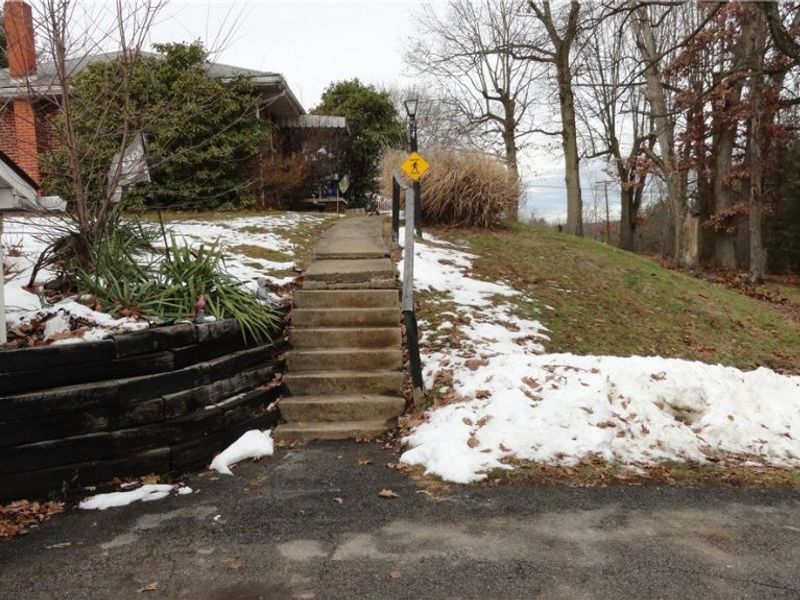 24 Hawthorne Lane, Chester, WV 26034 Photo 12