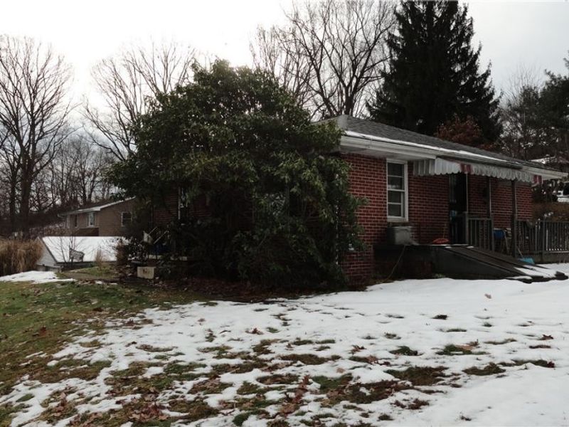 24 Hawthorne Lane, Chester, WV 26034 Photo 6