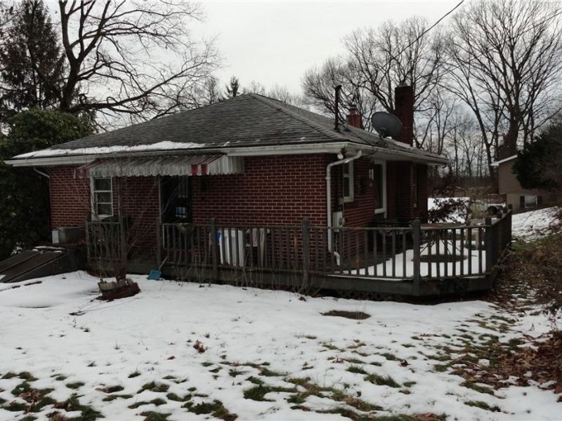 24 Hawthorne Lane, Chester, WV 26034 Photo 7