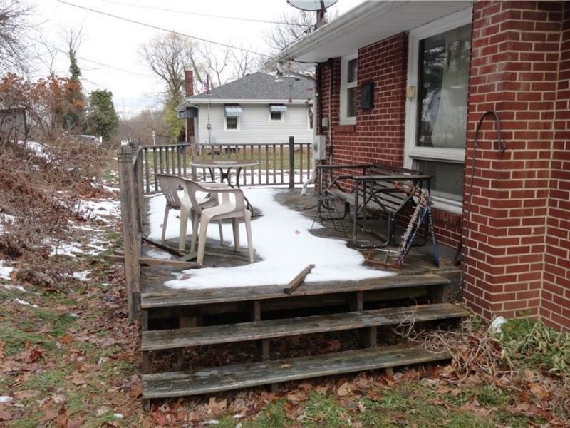 24 Hawthorne Lane, Chester, WV 26034 Photo 9