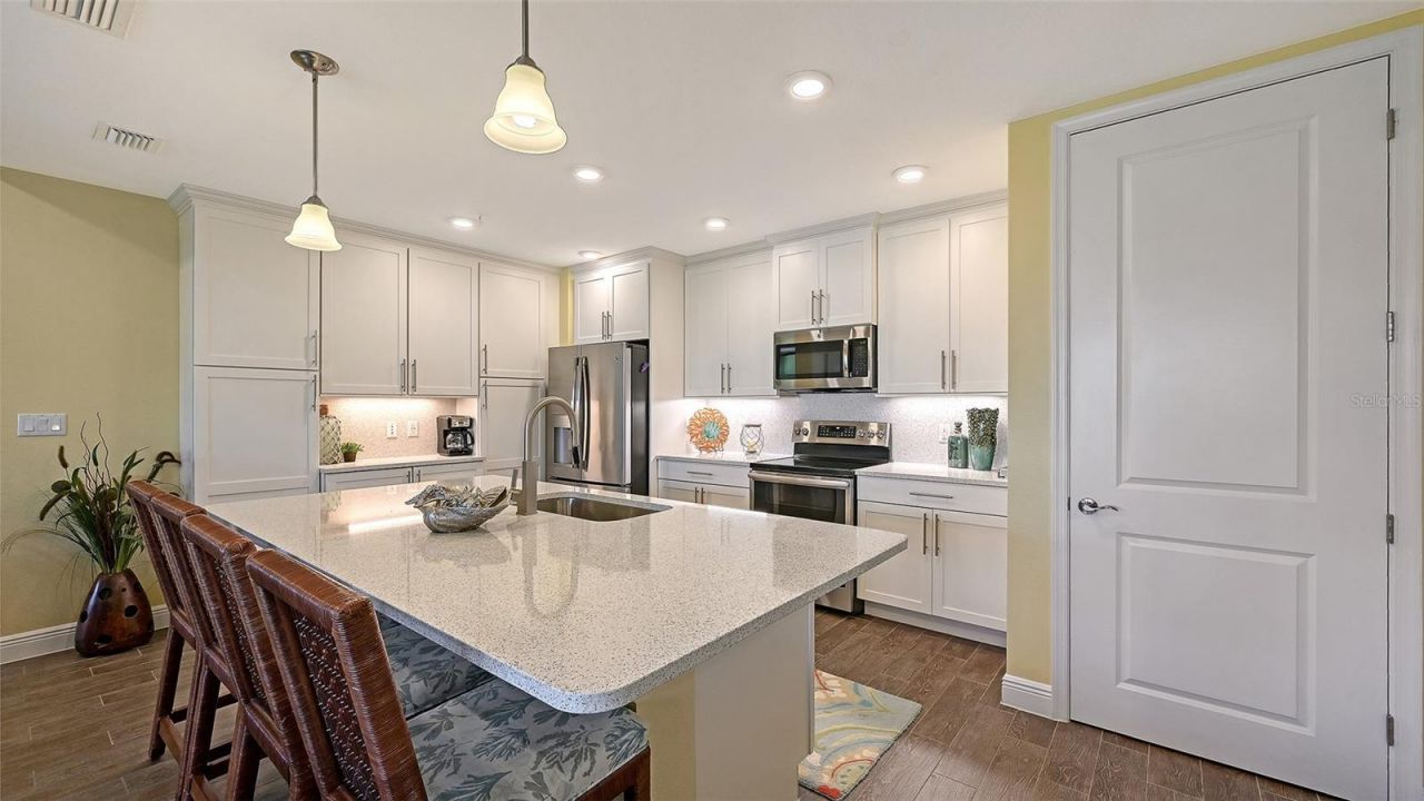 388 Aruba Circle, Unit 201, Bradenton, FL 34209 Photo