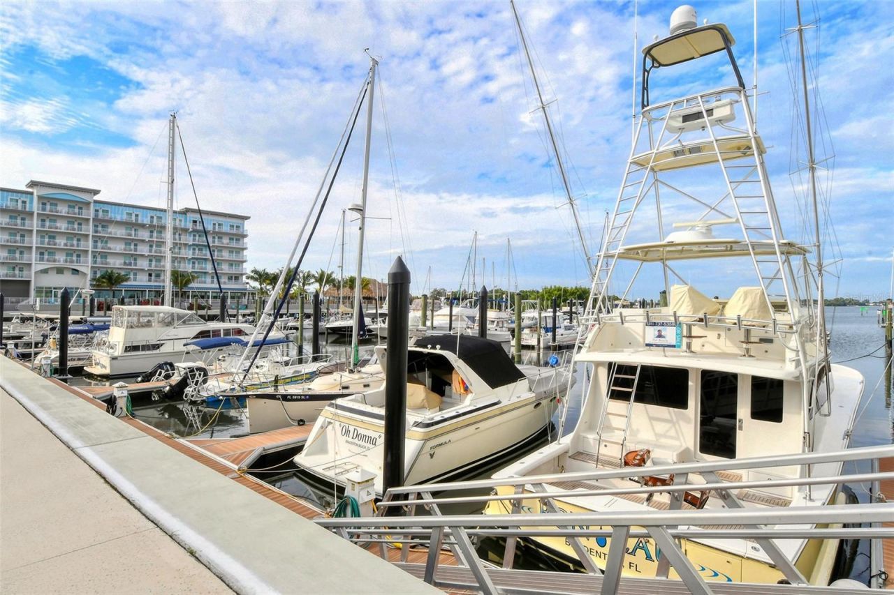 388 Aruba Circle, Unit 201, Bradenton, FL 34209 Photo