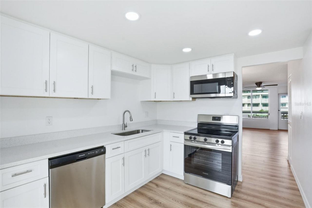 5095 Bay Street Ne, Unit 210, Saint Petersburg, FL 33703 Photo