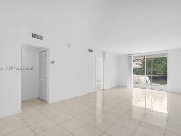 3660 NE 166th St, Unit 114, North Miami Beach, FL 33160