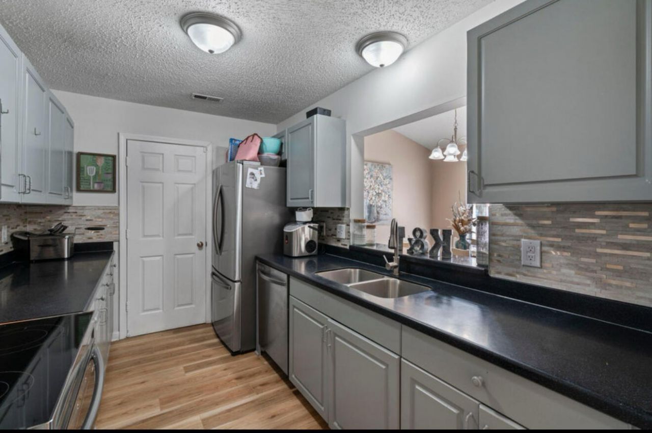 309 Regent Street Photo 11