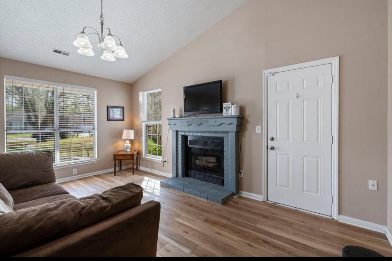 309 Regent Street Photo 8