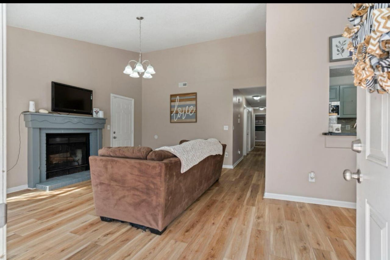 309 Regent Street Photo 9