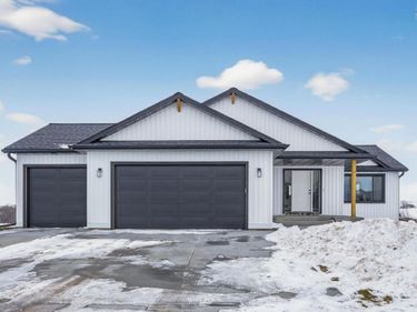 915 7th Avenue, Wanamingo, MN 55983