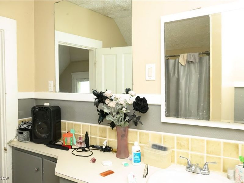 241 8th Street, Elyria, OH 44035 Photo 11