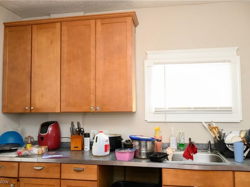 241 8th Street, Elyria, OH 44035 Photo 2