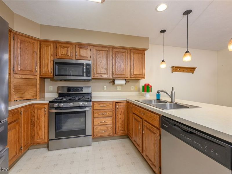 1283 S Azalea Boulevard, Barberton, OH 44203 Photo 13