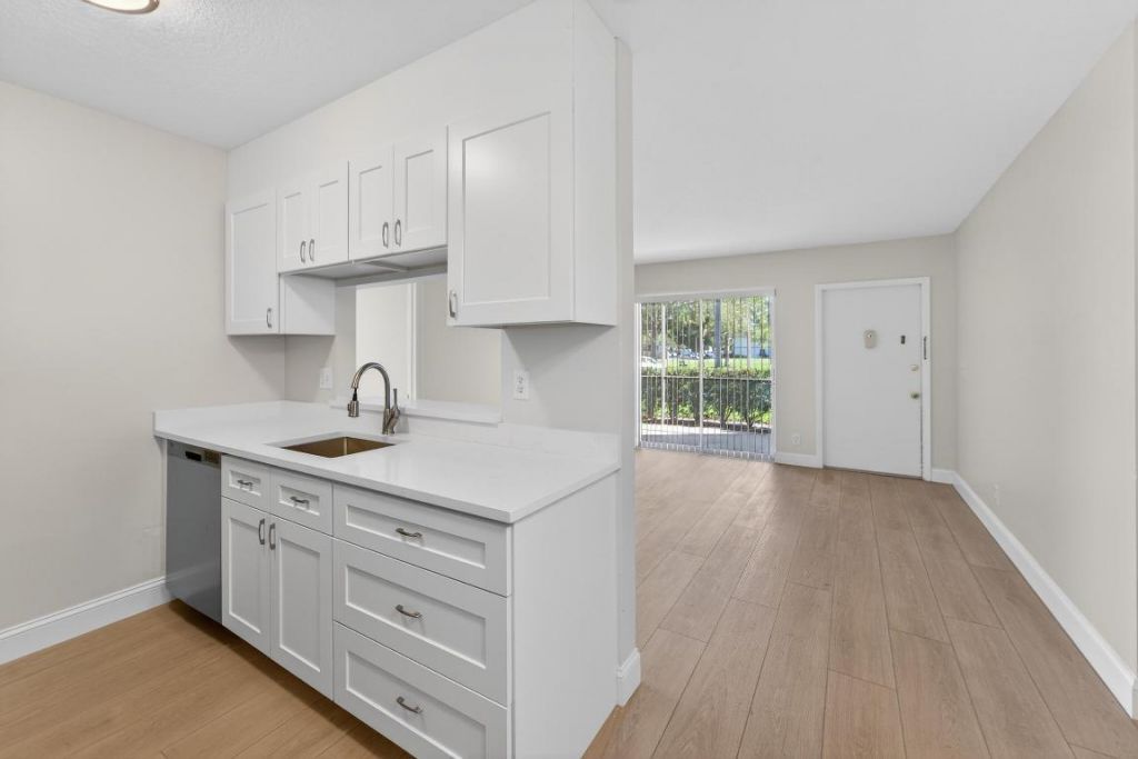 6392 Chasewood Drive, Unit B, Jupiter, FL 33458 Photo