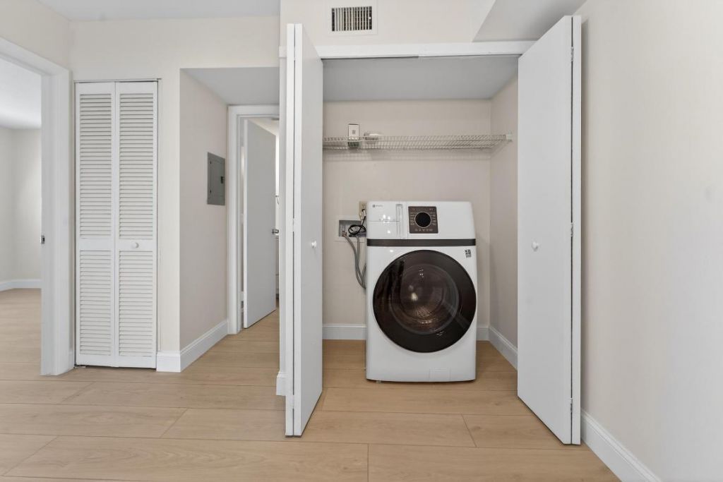 6392 Chasewood Drive, Unit B, Jupiter, FL 33458 Photo