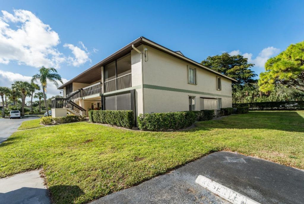 6392 Chasewood Drive, Unit B, Jupiter, FL 33458 Photo