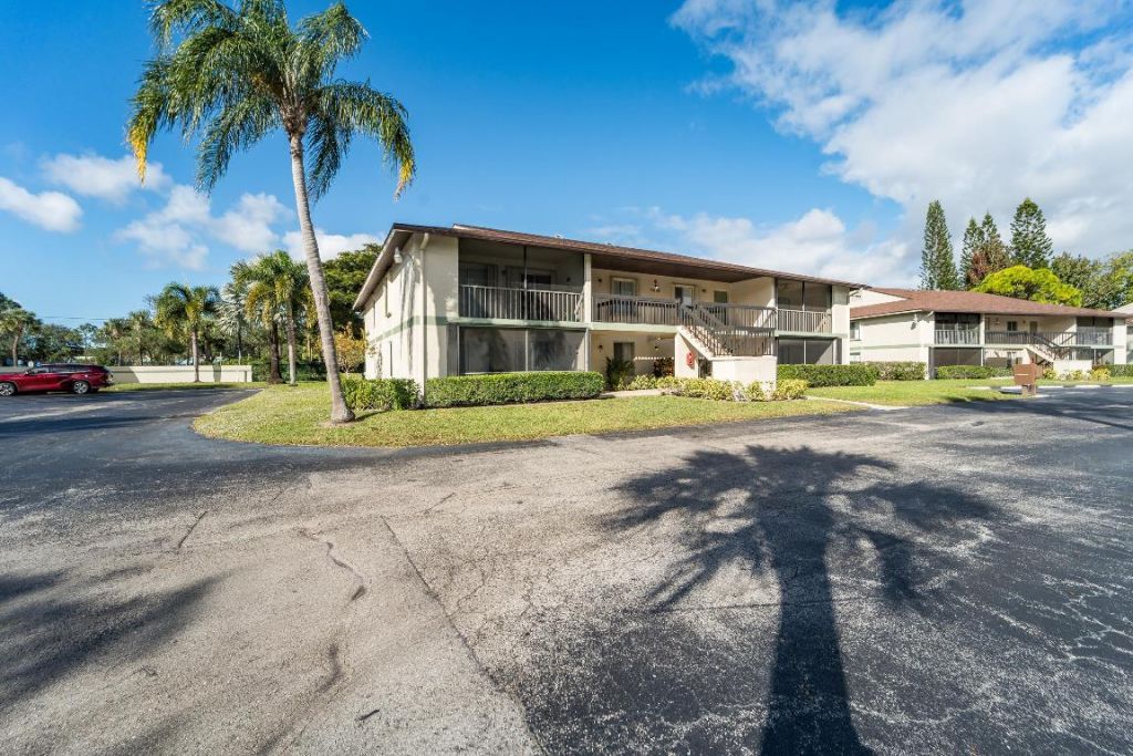 6392 Chasewood Drive, Unit B, Jupiter, FL 33458 Photo