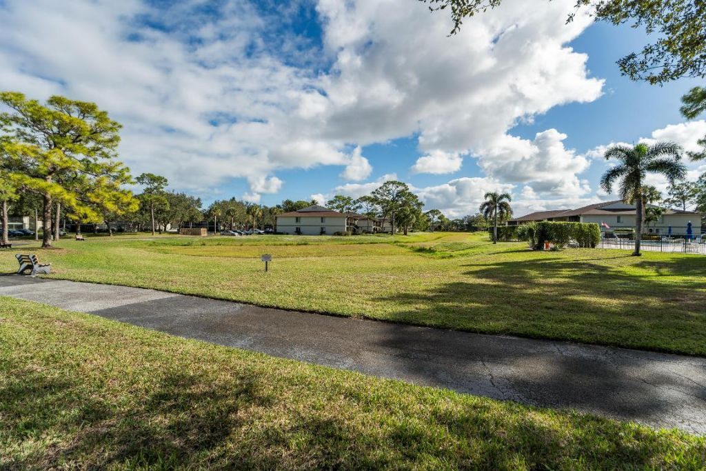 6392 Chasewood Drive, Unit B, Jupiter, FL 33458 Photo