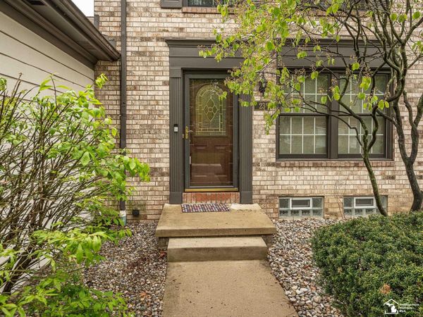 23 Linswood Drive, Monroe, MI 48162