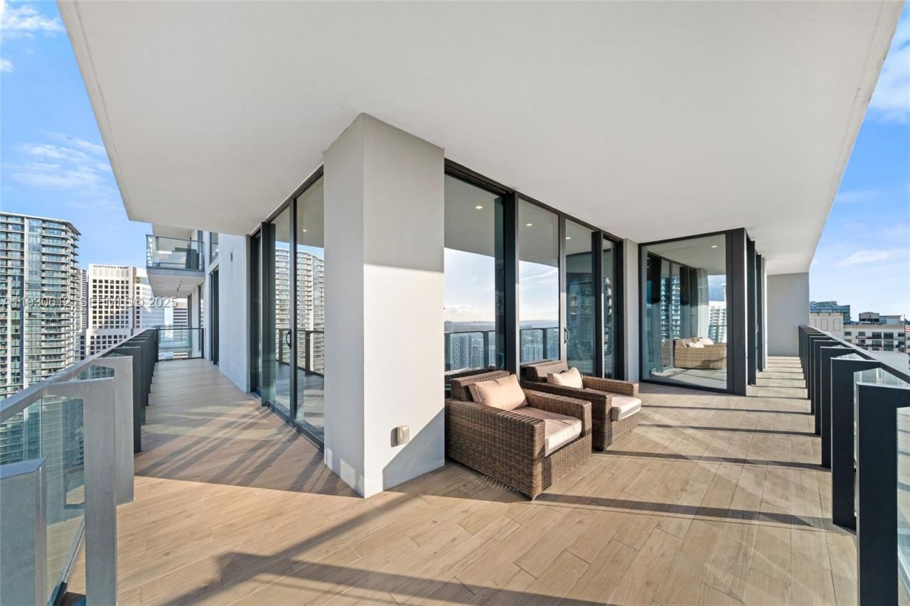 88 SW 7th St, Unit 3212, Miami, FL 33130 Photo