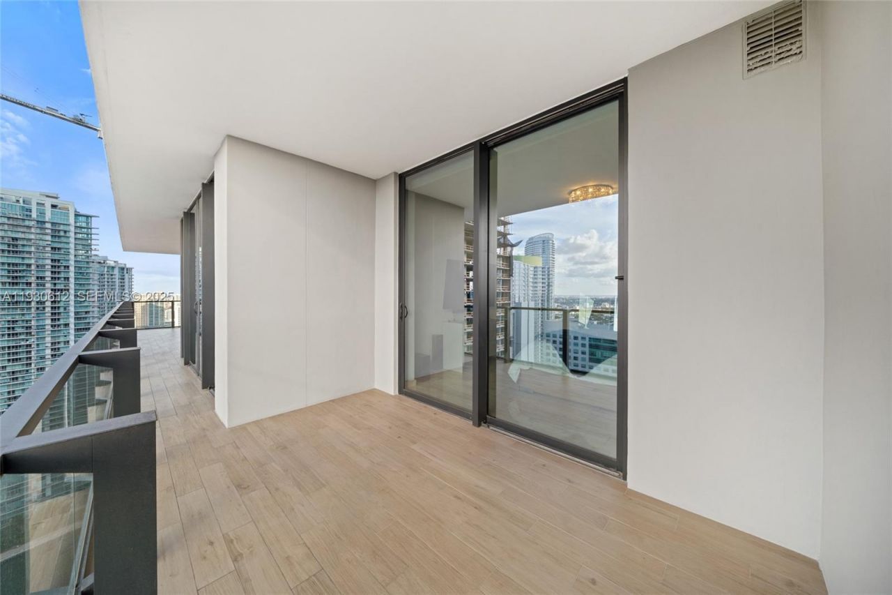 88 SW 7th St, Unit 3212, Miami, FL 33130 Photo