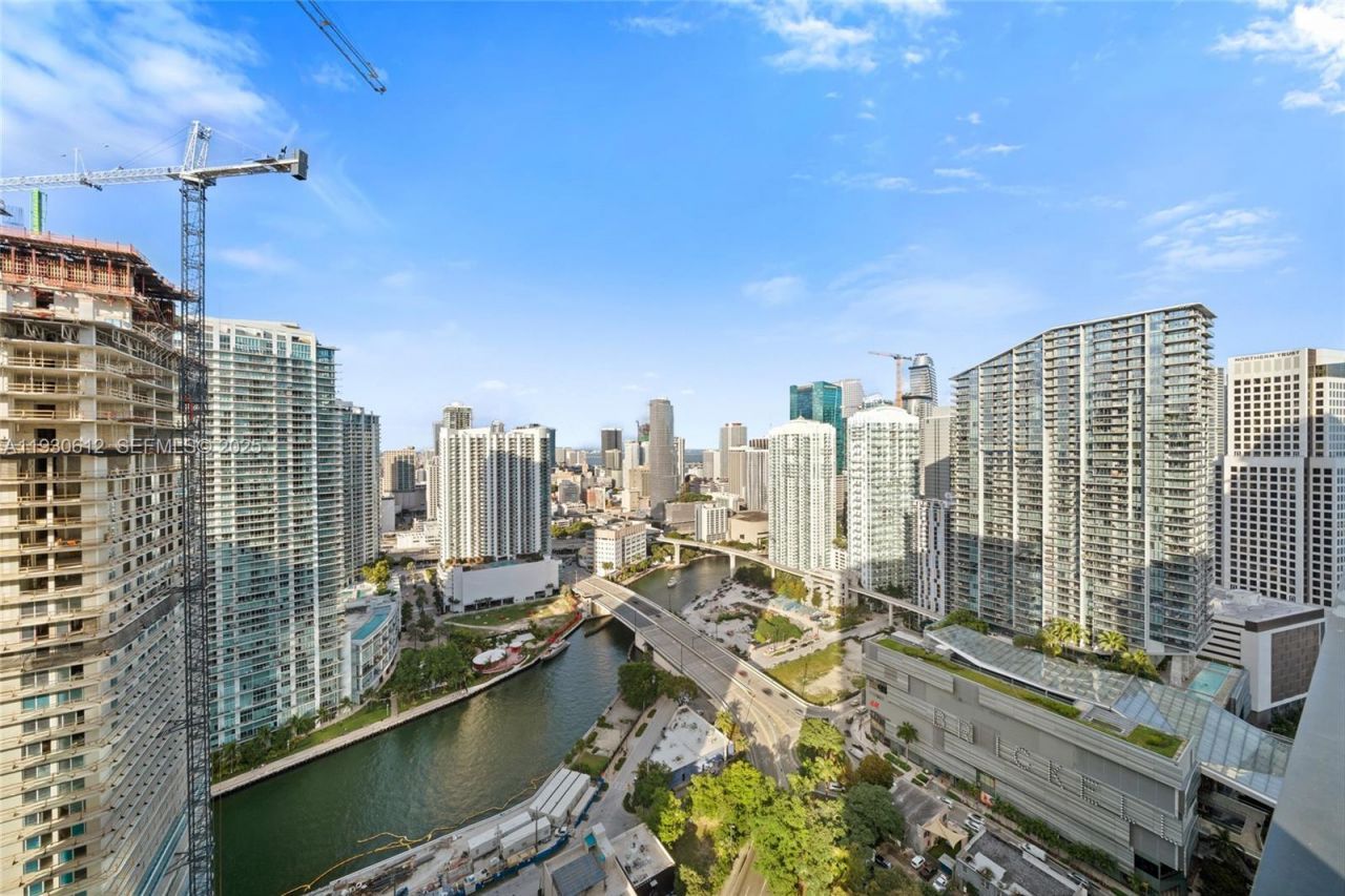 88 SW 7th St, Unit 3212, Miami, FL 33130 Photo